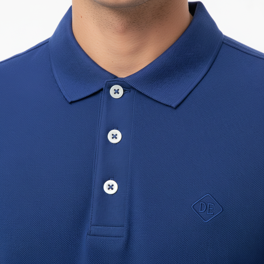 Polo Blu Royal - Dettaglio Colletto e Logo